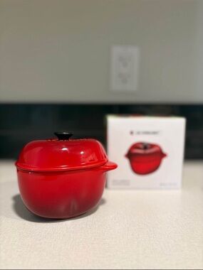 Le Creuset mini apple cocotte